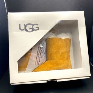 NWOT in Box UGG Caden Chestnut XS 0-6months boots
